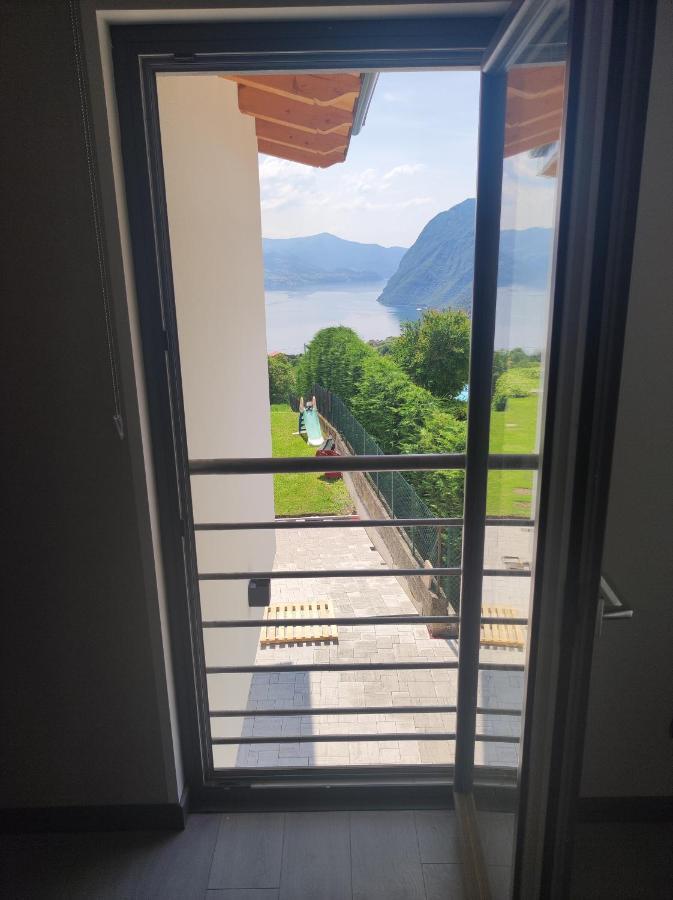 Luminoso Appartamento Vista Lago Solto Collina Εξωτερικό φωτογραφία