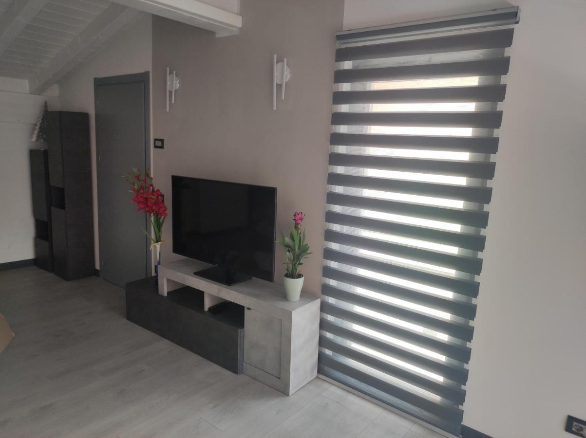 Luminoso Appartamento Vista Lago Solto Collina Εξωτερικό φωτογραφία