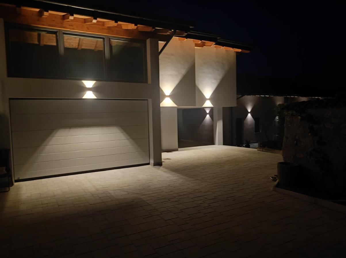 Luminoso Appartamento Vista Lago Solto Collina Εξωτερικό φωτογραφία