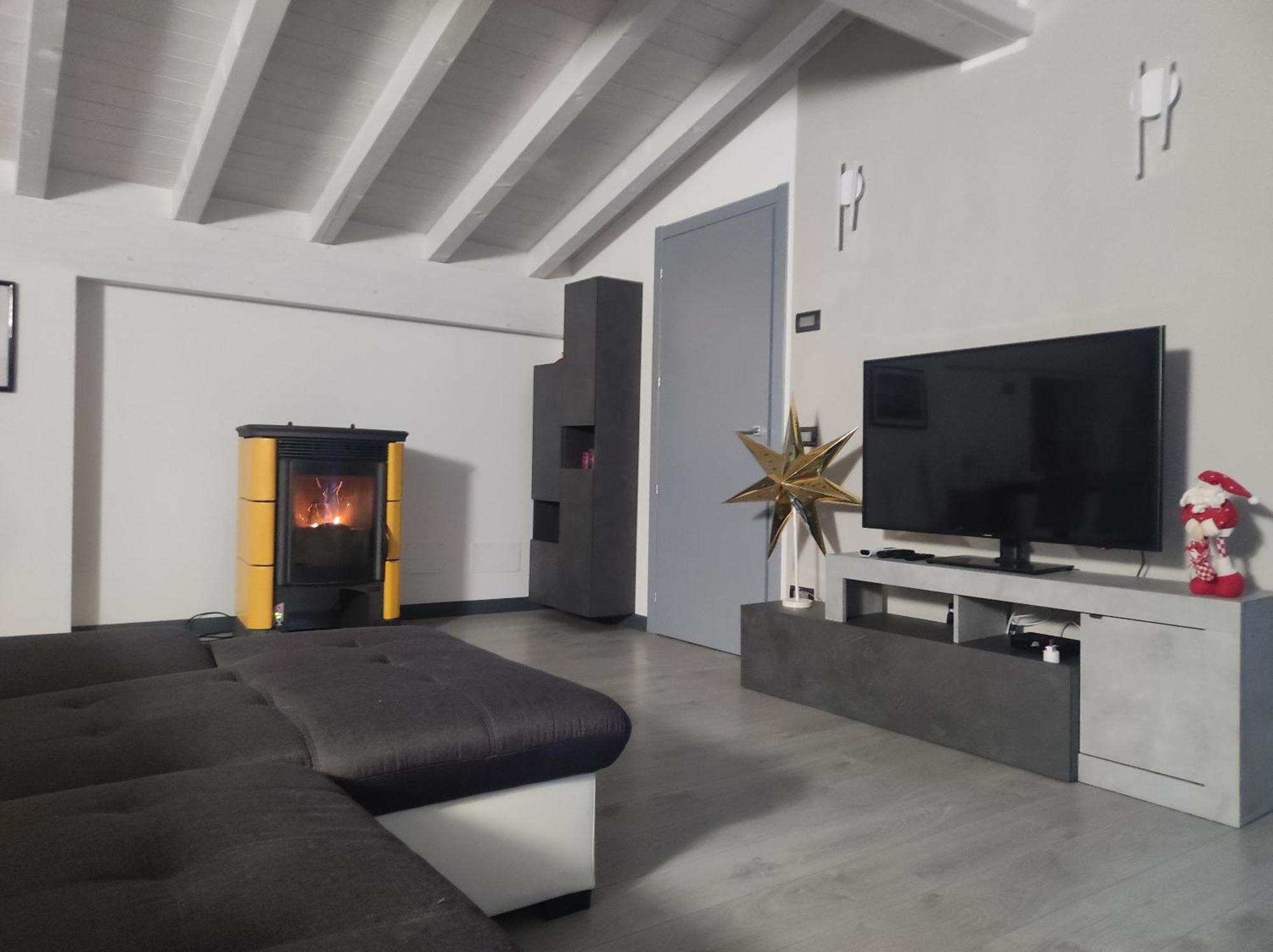 Luminoso Appartamento Vista Lago Solto Collina Εξωτερικό φωτογραφία