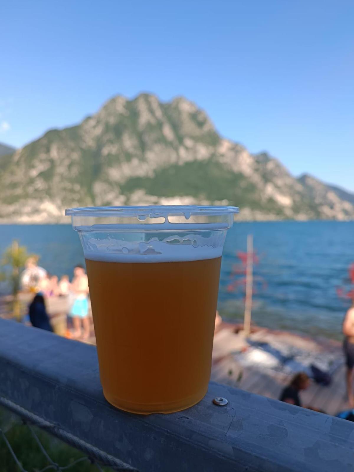Luminoso Appartamento Vista Lago Solto Collina Εξωτερικό φωτογραφία