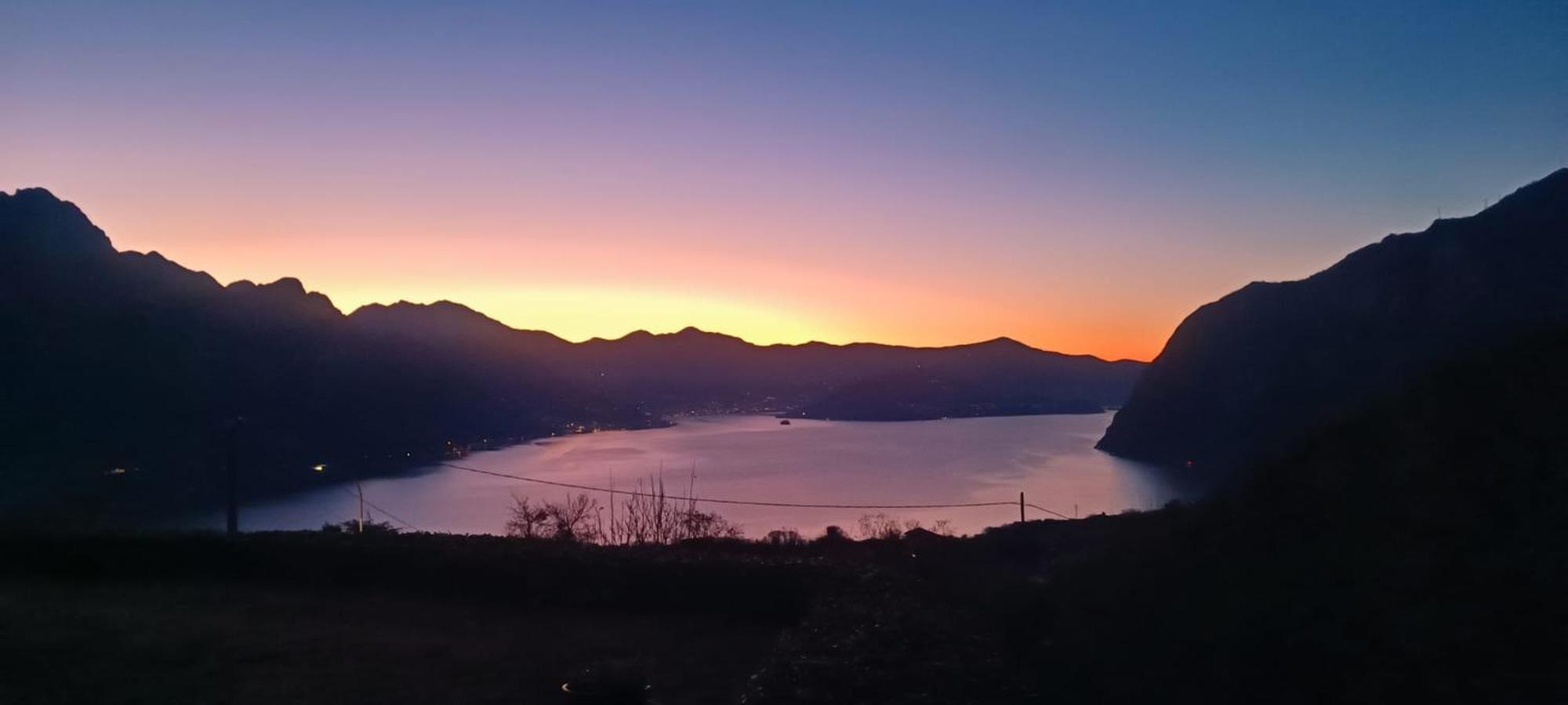 Luminoso Appartamento Vista Lago Solto Collina Εξωτερικό φωτογραφία