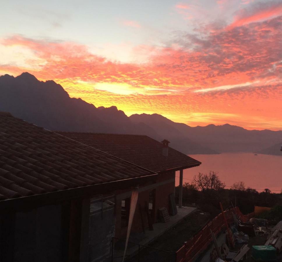 Luminoso Appartamento Vista Lago Solto Collina Εξωτερικό φωτογραφία